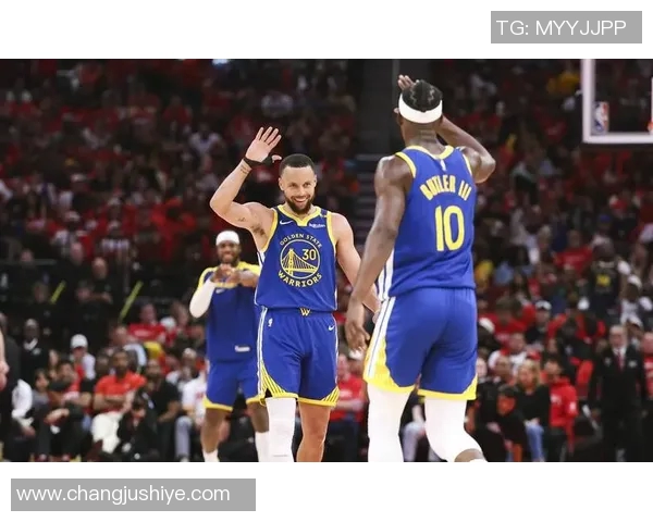 勇士两连败背后：库里轻敌心态与战术失误，团队配合松散致对手实力误判